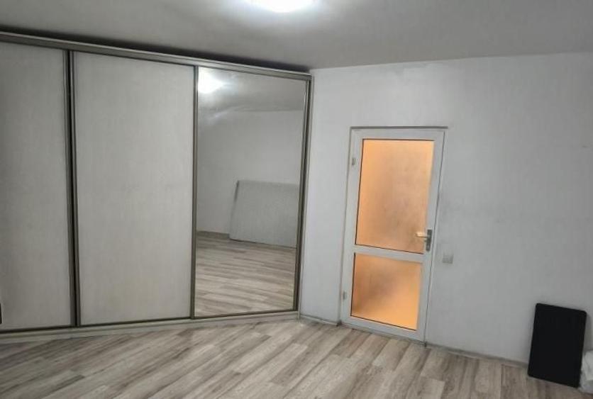 Apartament cu 3 camere decomandat, mobilat în Trocadero
