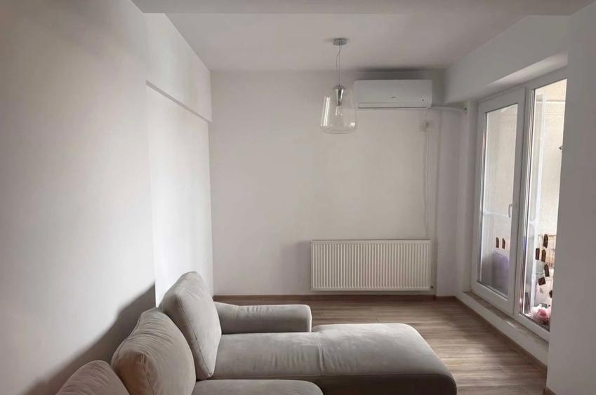 Apartament cu 3 camere decomandat în Păcii