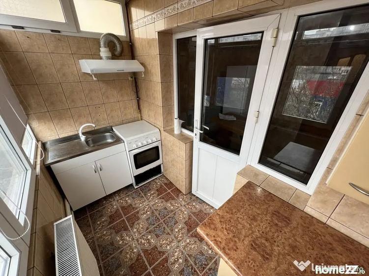 Apartament cu 3 camere decomandat în Casa de Cultură