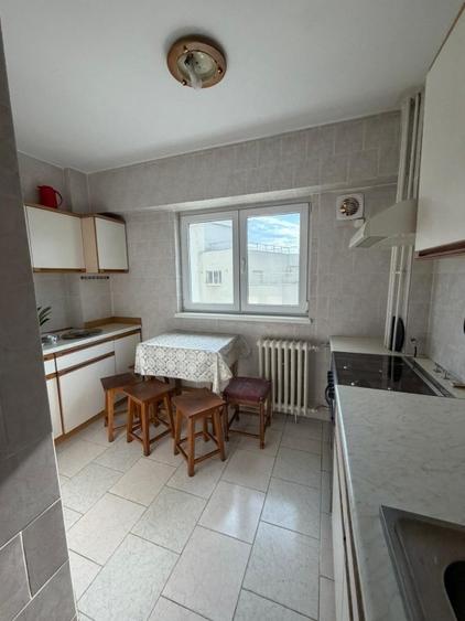Apartament cu 3 camere decomandat, mobilat în Universitate