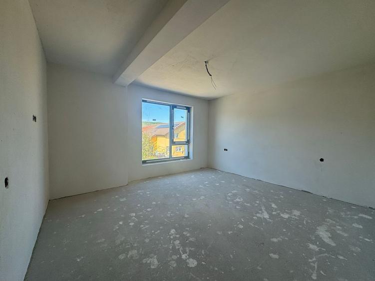 Duplex cu 6 camere cu Canalizare în Florești