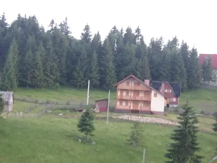 Teren intravilan de 10238 mp, în Fundățica