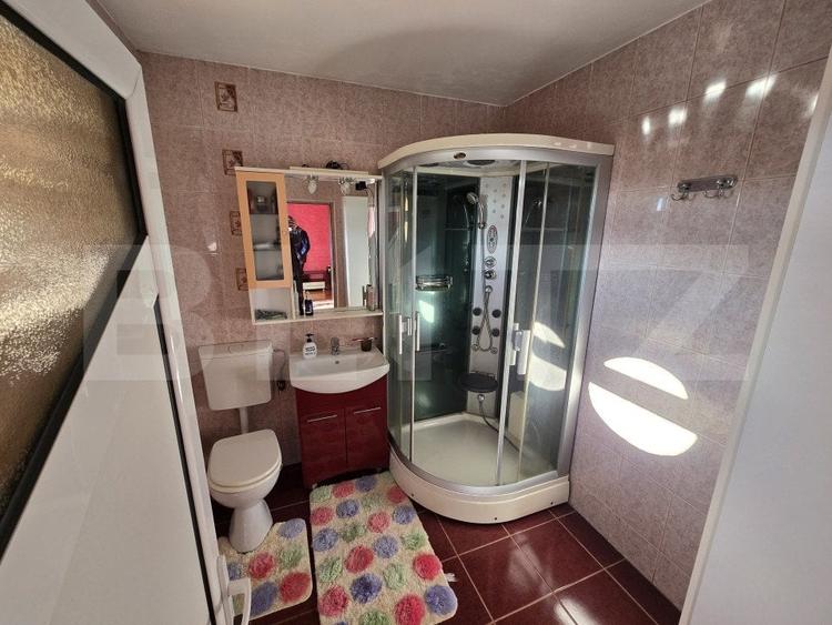 Casă individuală cu 9 camere cu Canalizare în Micești