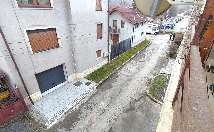 Duplex cu 6 camere cu Canalizare în Central