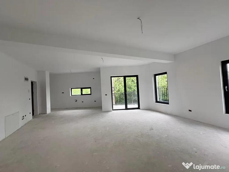 Apartament cu 3 camere semidecomandat în Griviței