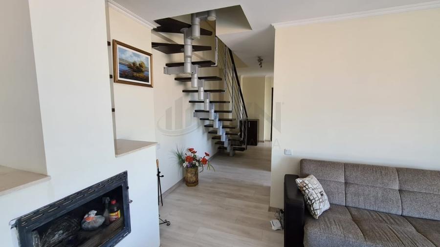 Apartament cu 4 camere semidecomandat, mobilat în Pipera