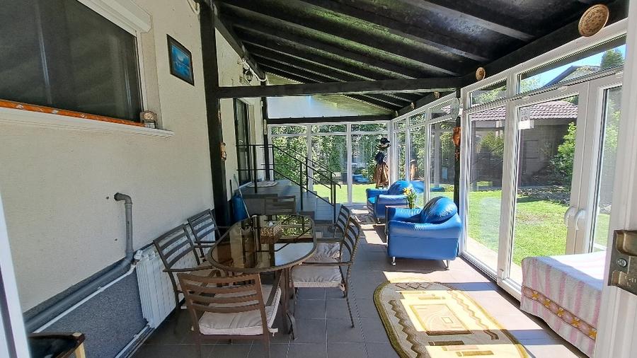 Casă individuală cu 5 camere cu Canalizare în 1 Decembrie