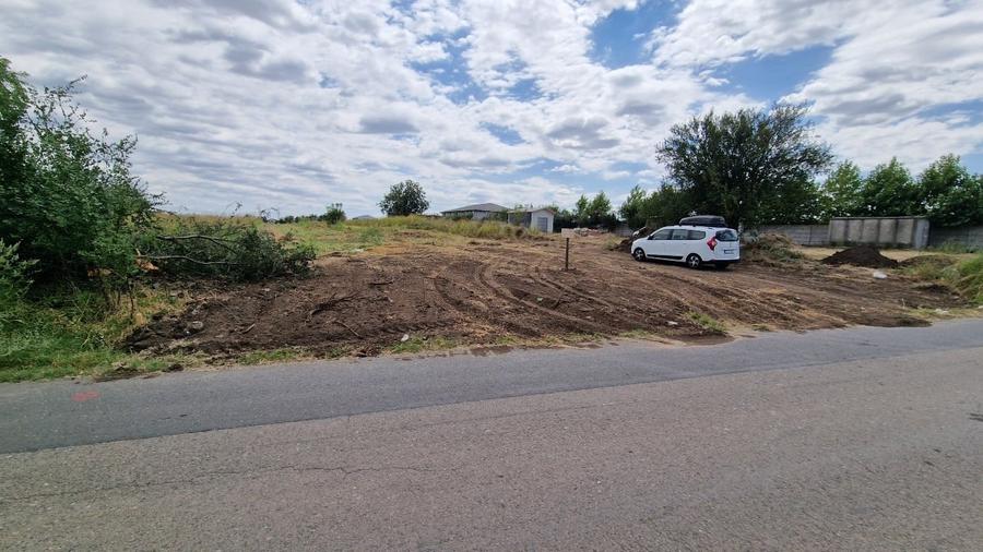 Teren Construcții intravilan de 4904 mp, în Frumușani