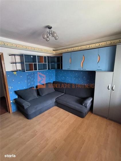Apartament cu 3 camere decomandat, mobilat în Micro 3