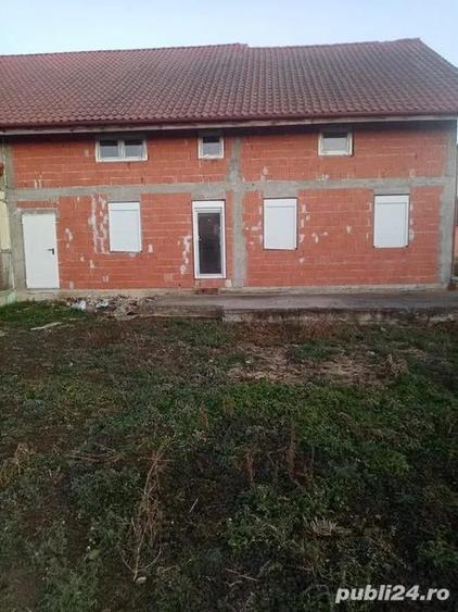 Casă cu 5 camere cu Teren 1000 Mp în Peciu Nou