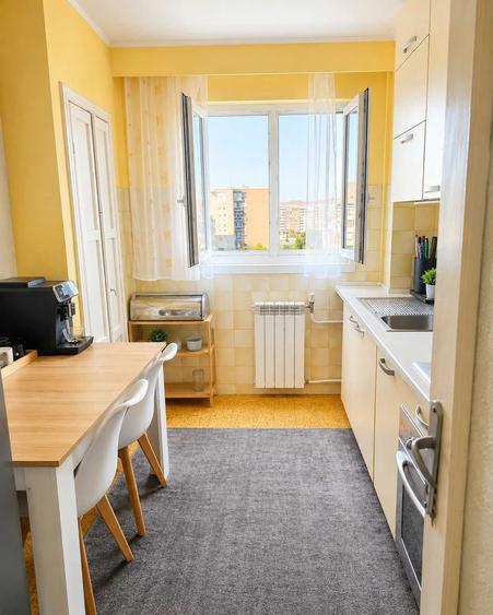 Apartament cu 4 camere decomandat în Dacia