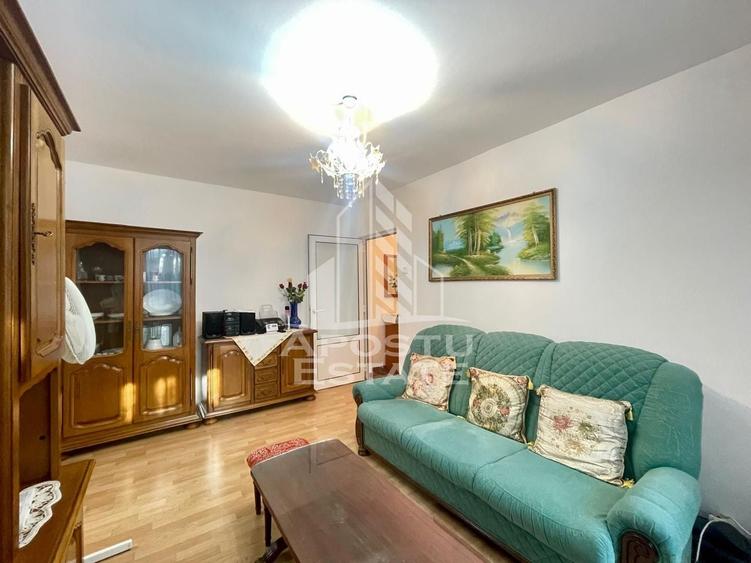 Apartament cu 2 camere semidecomandat, mobilat în Aurel Vlaicu