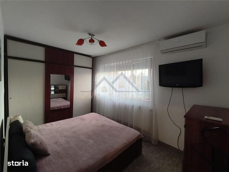 Apartament cu 3 camere semidecomandat în Cetății