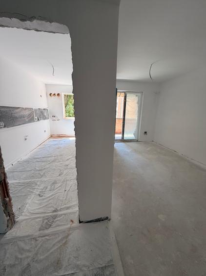 Apartament cu 3 camere decomandat în Chiajna
