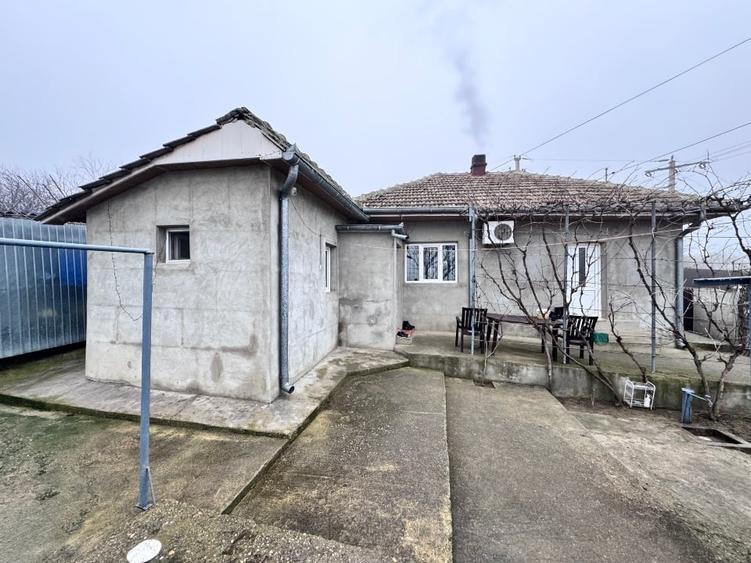 Casă individuală cu 4 camere cu Canalizare în Central
