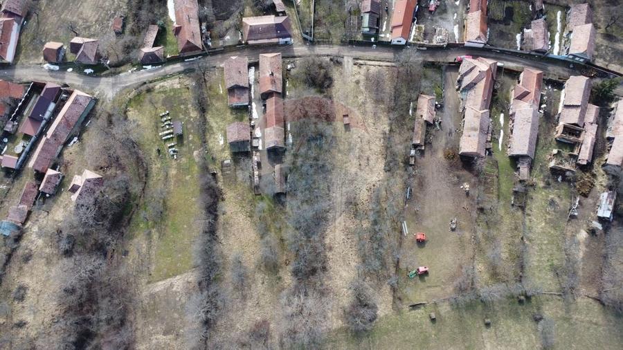 Teren Construcții intravilan de 1271 mp, în Izvoarele (Livezile)