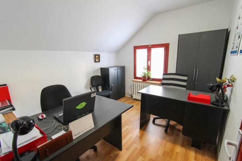 Casă individuală cu 5 camere cu Teren 300 Mp în Banu Manta