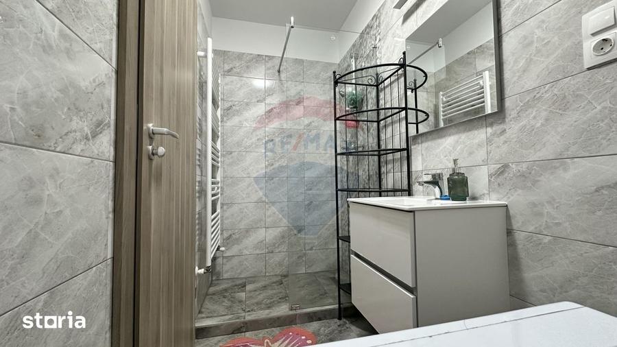 Apartament cu 3 camere decomandat, mobilat în Central