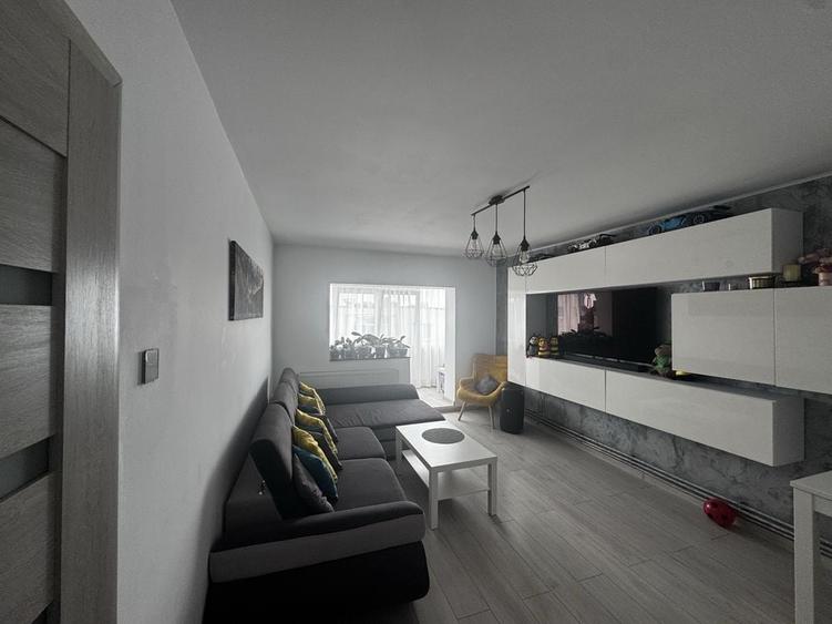 Apartament cu 3 camere decomandat în Sud-Est