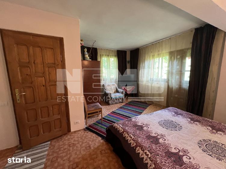 Casă cu 8 camere cu Teren 1950 Mp în Sucevița
