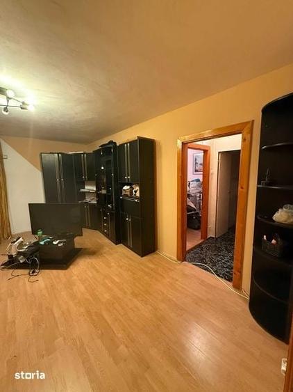 Apartament cu 3 camere semidecomandat în Baba-Dochia