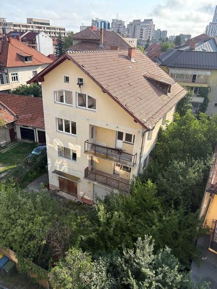 Casă cu 4 camere în Central