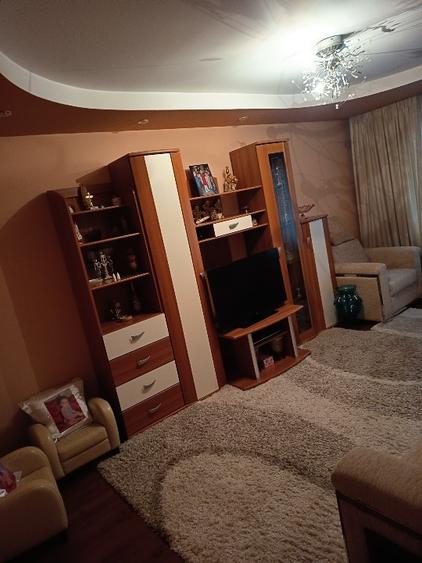 Apartament cu 3 camere decomandat, mobilat în Malu Roșu