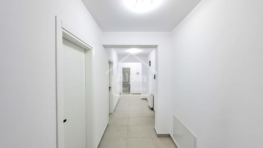 Apartament cu 3 camere decomandat în Tractorul