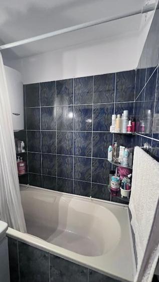 Apartament cu 3 camere decomandat în Aluniș