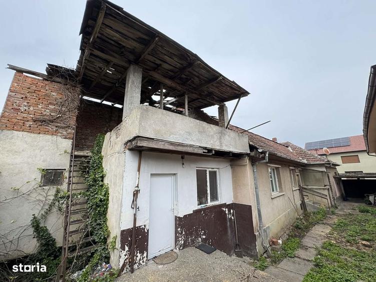 Casa 3 camere cu 3 ari teren , zona 14 Mai - 2
