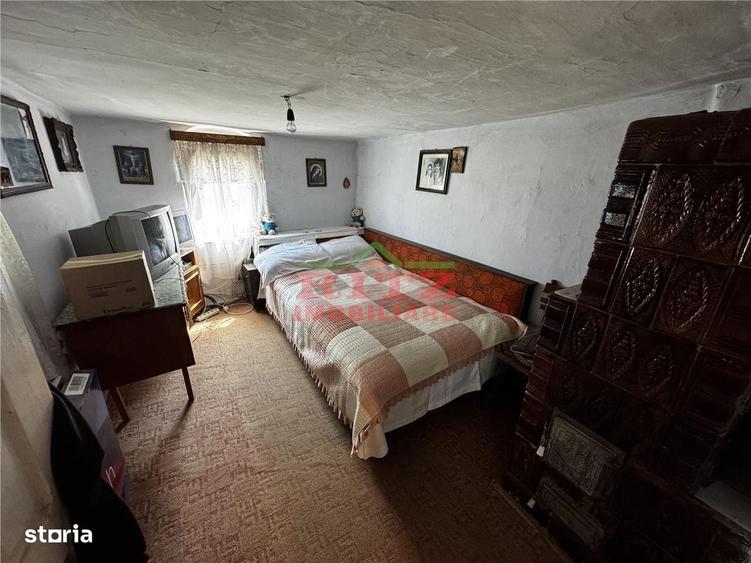 Casă cu 4 camere în Osica de Sus