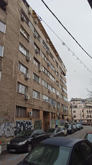 Apartament cu 3 camere decomandat, mobilat în Calea Victoriei