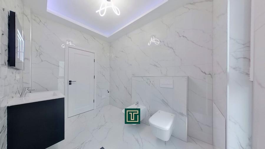 Penthouse cu 3 camere semidecomandat în Miorița