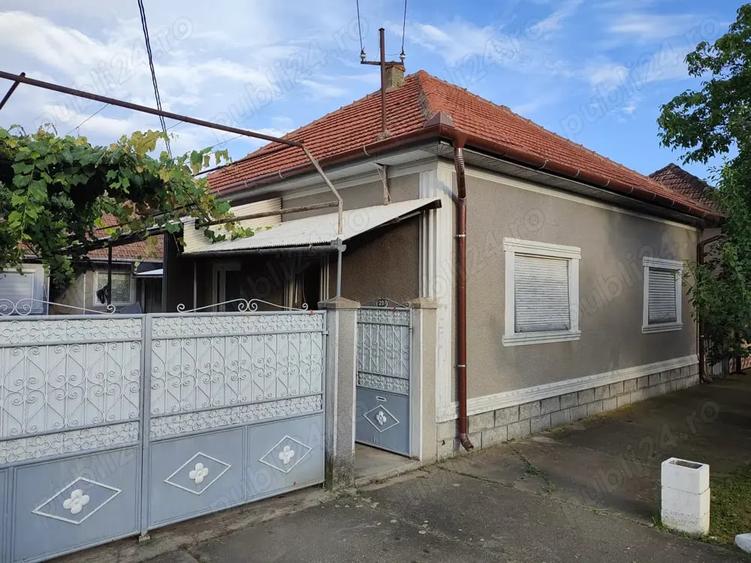 Casă cu 5 camere în Ineu
