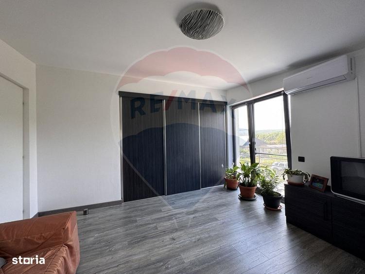 Casă cu 4 camere cu Teren 671 Mp în Rădaia