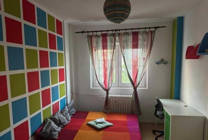 Apartament cu 3 camere decomandat, mobilat în Tineretului