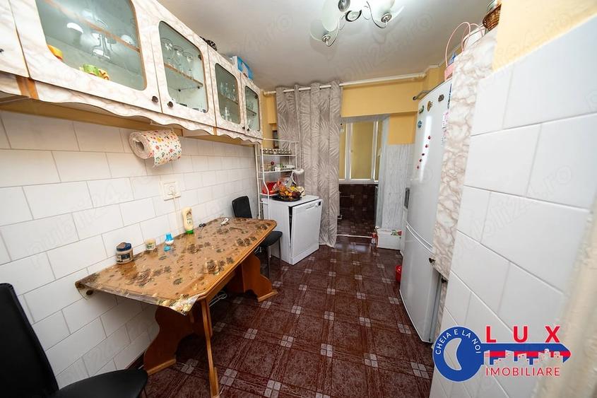 Apartament cu 3 camere decomandat în Babadag