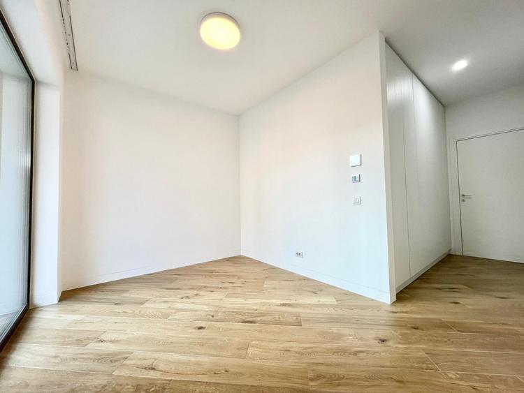 Apartament cu 4 camere, mobilat în Dacia