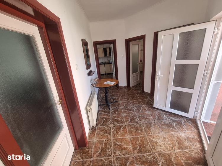 Casă cu 4 camere cu Teren 1202 Mp în Băcia