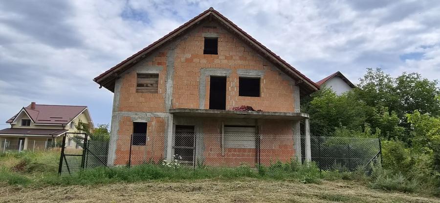 Casă cu 4 camere în Măgura