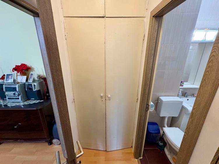 Apartament cu 3 camere semidecomandat în Drumul Taberei