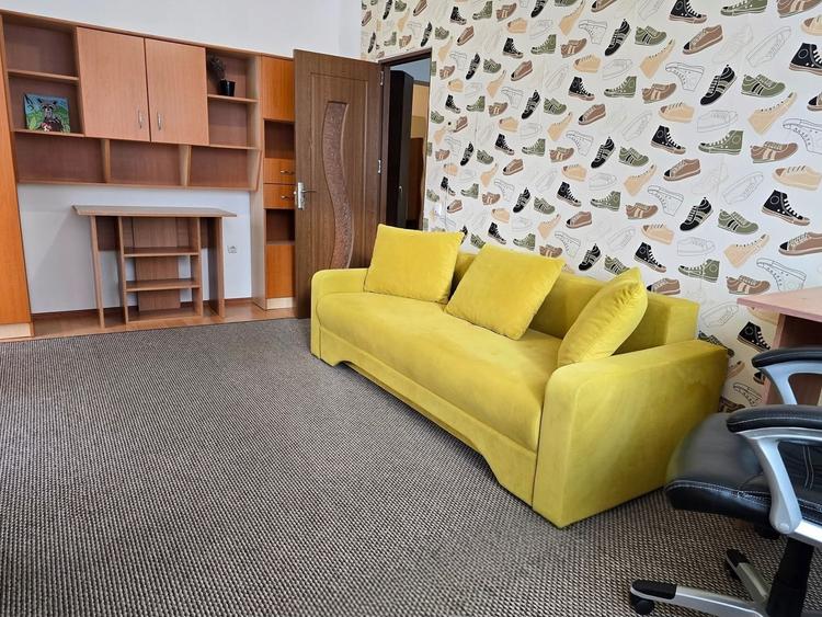 Apartament cu 3 camere semidecomandat în Florești