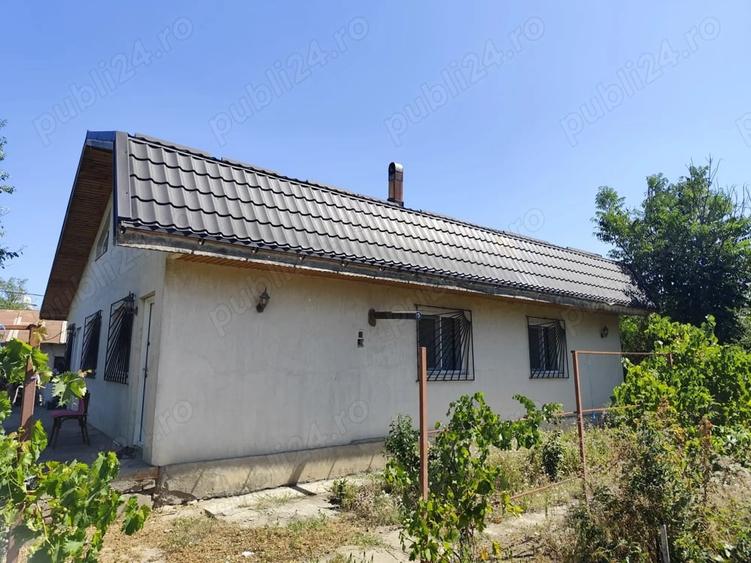 Casă cu 4 camere cu Teren 2000 Mp în Valea Măcrișului