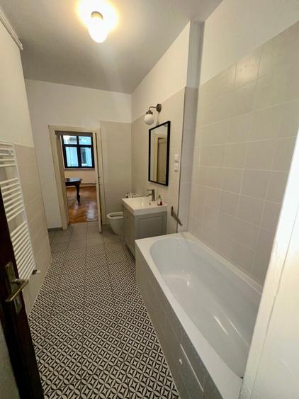 Apartament cu 4 camere semidecomandat în Dacia