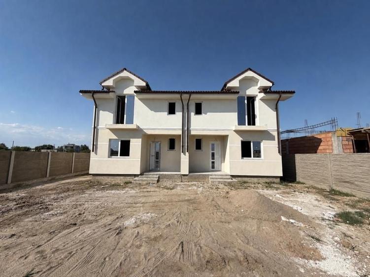 Duplex cu 4 camere cu Canalizare în Moșnița Nouă