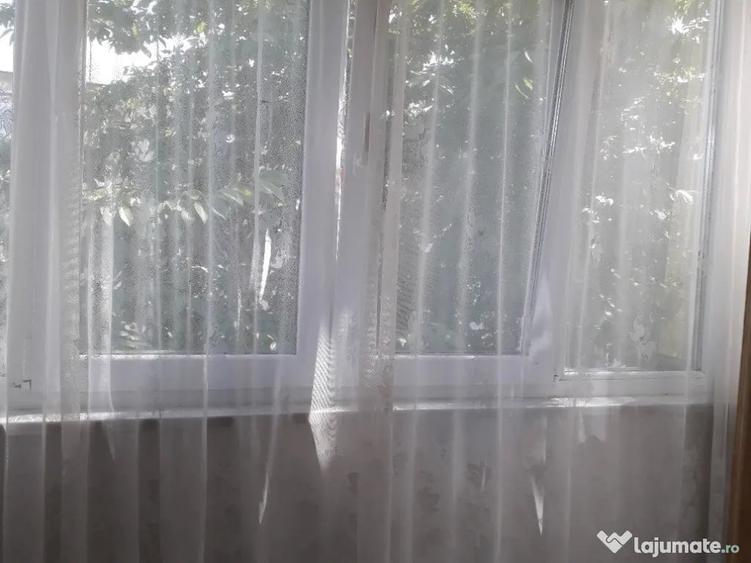 Apartament cu 3 camere semidecomandat în George Enescu