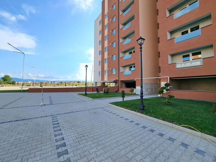 Apartament cu 3 camere decomandat în Vest