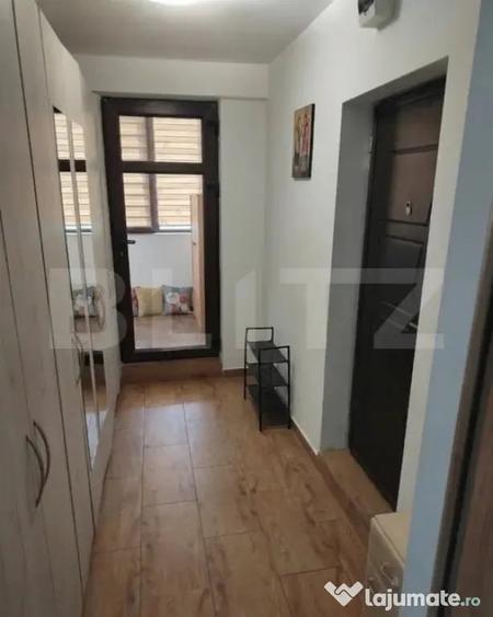 Apartament cu 3 camere semidecomandat în Central