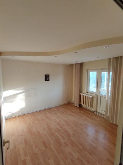 Apartament cu 3 camere decomandat în Mihail Kogălniceanu