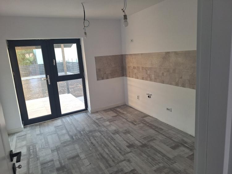 Casă individuală cu 5 camere cu Garaj în Central